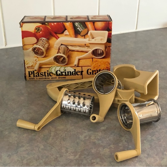 70's Plastic Grinder Grater - Kitchen Gadget - Small Kitchen Appliance - Cheese - Picture 2 of 9